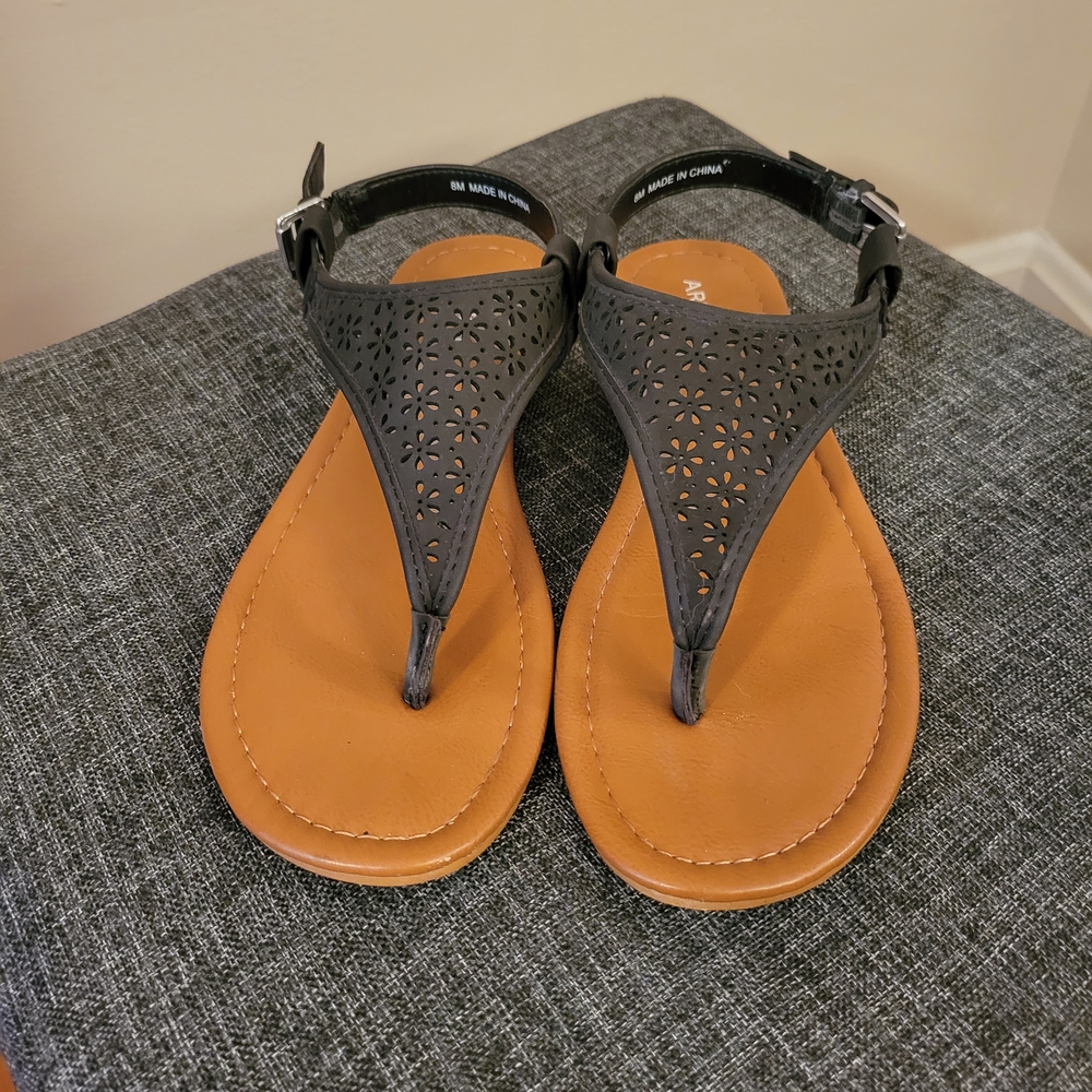 Arizona Jean Company Women's Black and Tan Floral Sandals, 8 - Picture 2 of 5